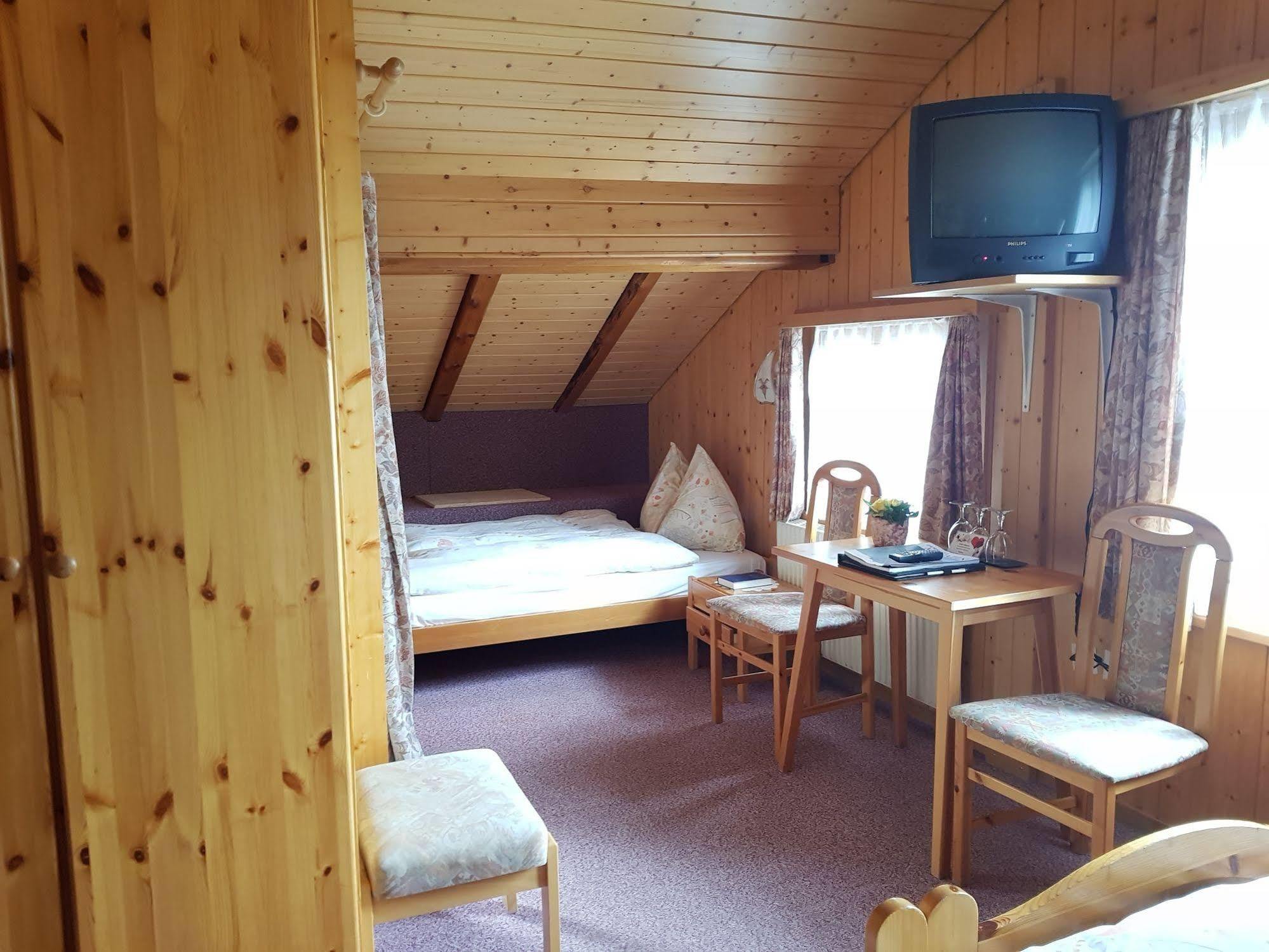 Alpine Budget Rooms By Tascherhof Zermatt Ngoại thất bức ảnh