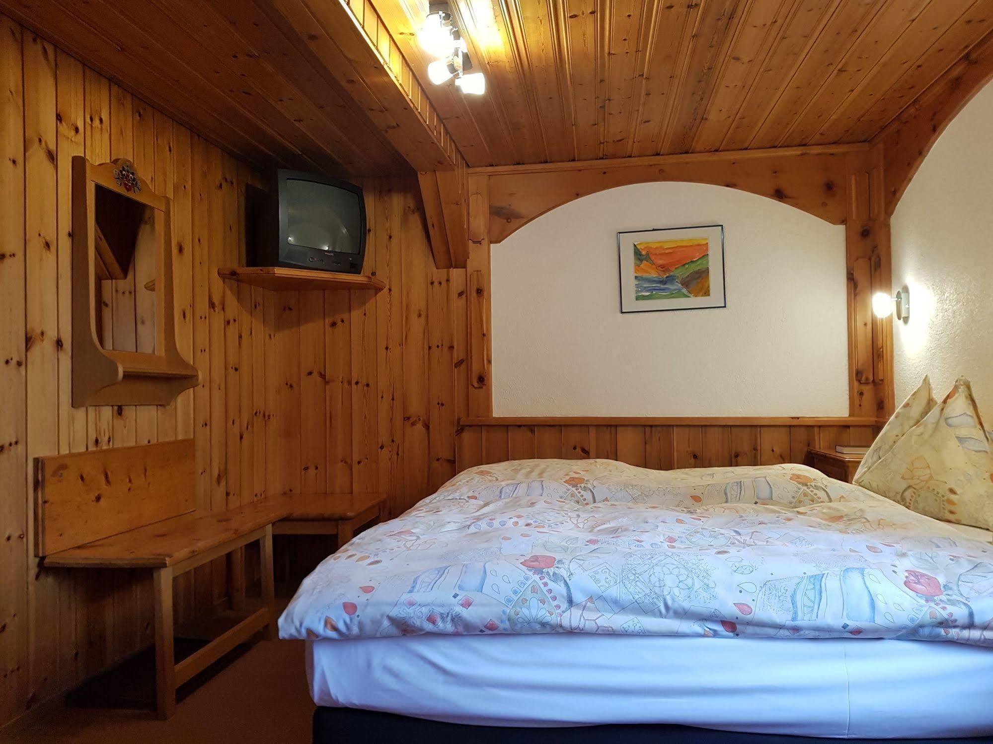 Alpine Budget Rooms By Tascherhof Zermatt Ngoại thất bức ảnh