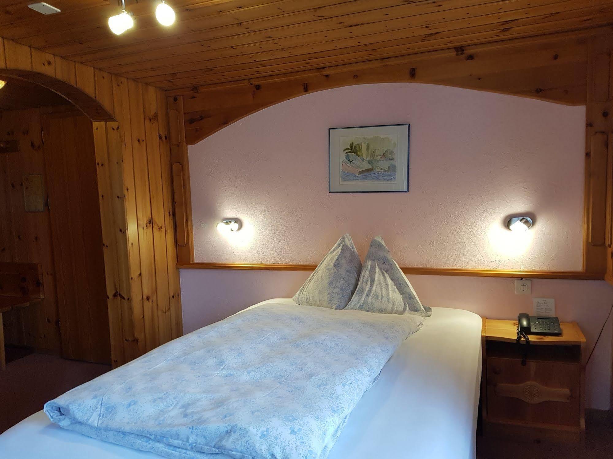 Alpine Budget Rooms By Tascherhof Zermatt Ngoại thất bức ảnh